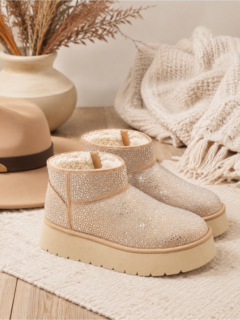 Platform Sherpa Ultra Mini Boots Memory Foam Beige Sparkle TINY STUDS SIZE 9 NWT